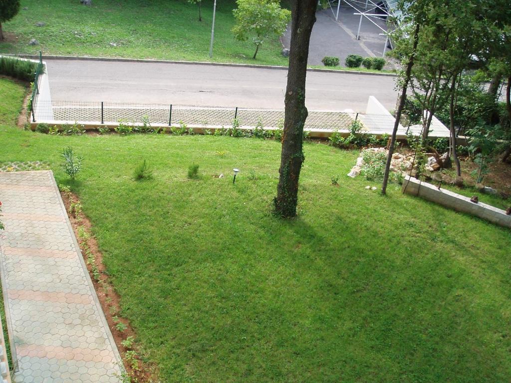 Apartments Viktorija Omisalj Bagian luar foto