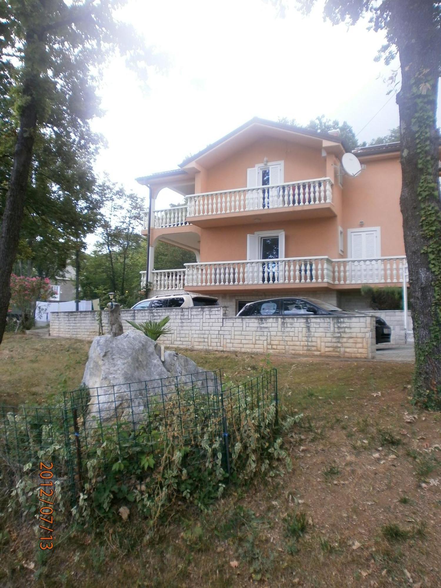 Apartments Viktorija Omisalj Bagian luar foto