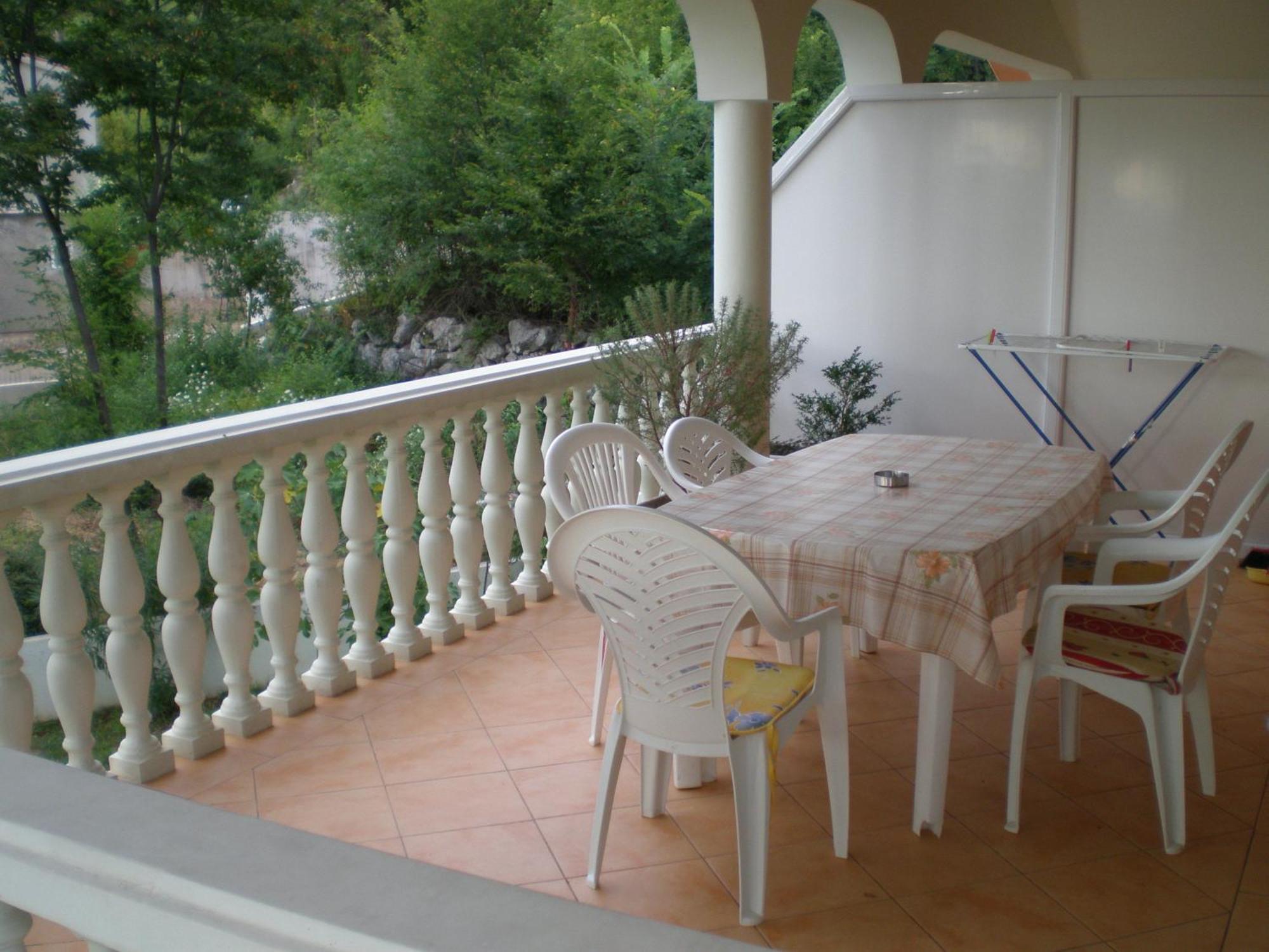 Apartments Viktorija Omisalj Bagian luar foto