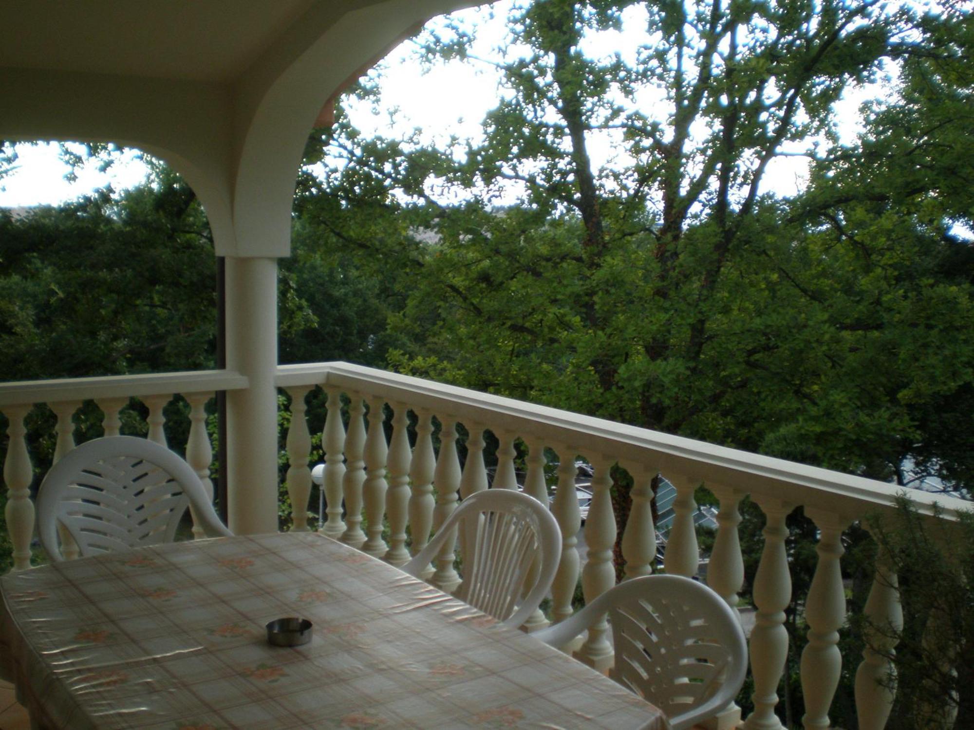 Apartments Viktorija Omisalj Bagian luar foto