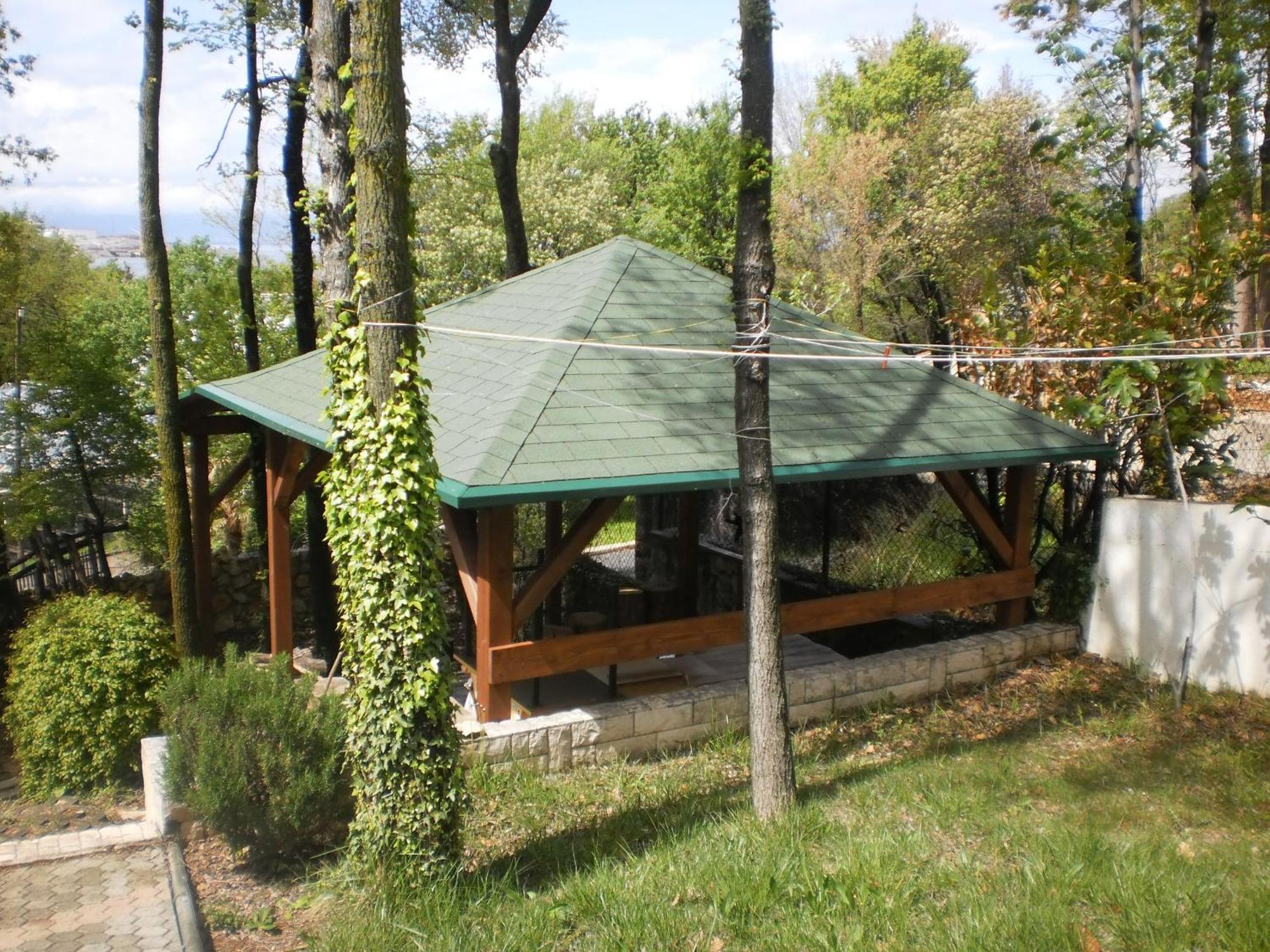Apartments Viktorija Omisalj Bagian luar foto